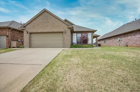 15621 Traditions Dr, Edmond, OK 73013