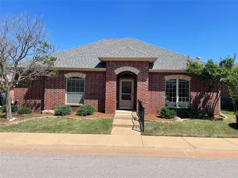 10316 Hawthorn Dr, Oklahoma City, OK 73120