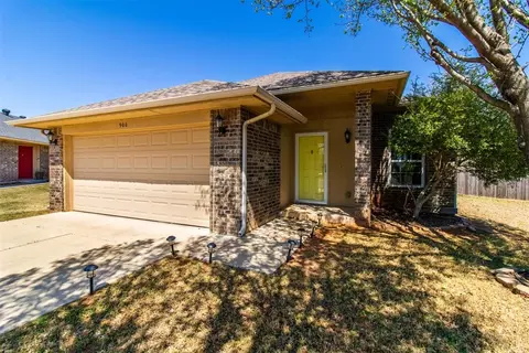 900 Switzerland Ave, Yukon, OK 73099