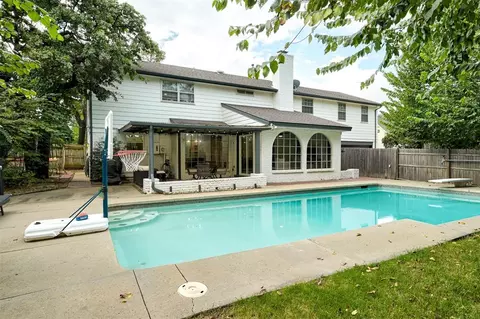 709 Timber Ridge Dr, Edmond, OK 73034