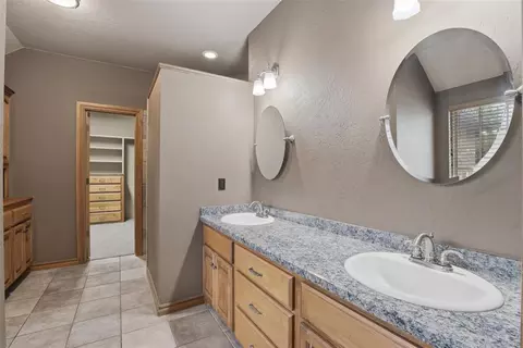 Bath - 1803 River Ridge Ln, Tuttle, OK 73089 photo 1 of 3