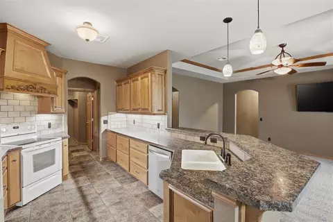 Kitchen - 1803 River Ridge Ln, Tuttle, OK 73089 photo 2 of 2