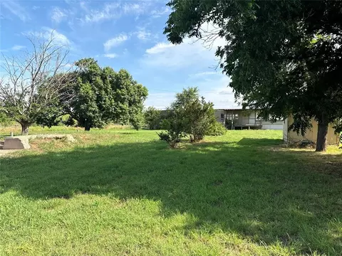 1630 Cross Rd, Altus, OK 73521