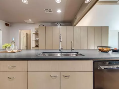 Kitchen - 1102 Mcnamee St, Norman, OK 73069 photo 7 of 9