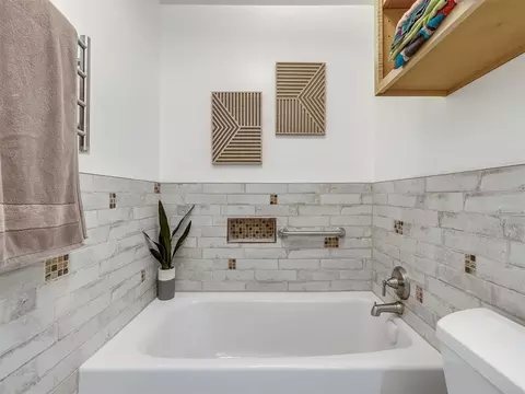 Bath - 1102 Mcnamee St, Norman, OK 73069 photo 5 of 7