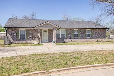2008 N Ione Ave, Shawnee, OK 74804