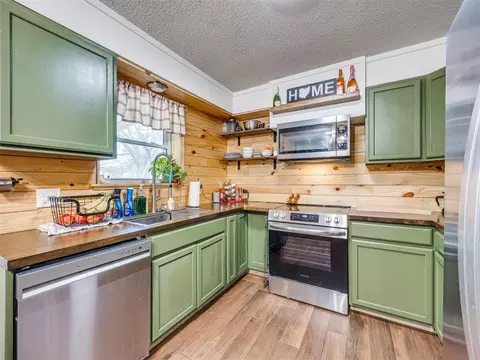 117 Olympic Dr, Moore, OK 73160
