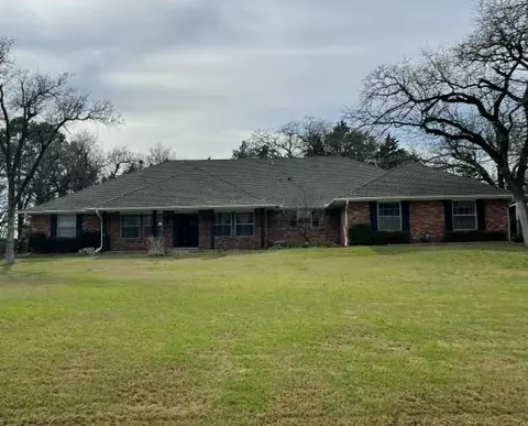 305 Early Dawn Dr, Edmond, OK 73034