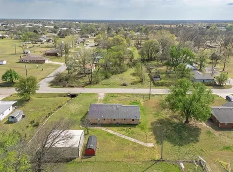 1310 W 15th St, Prague, OK 74864