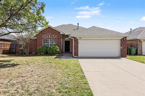 721 Eastridge Dr, Yukon, OK 73099