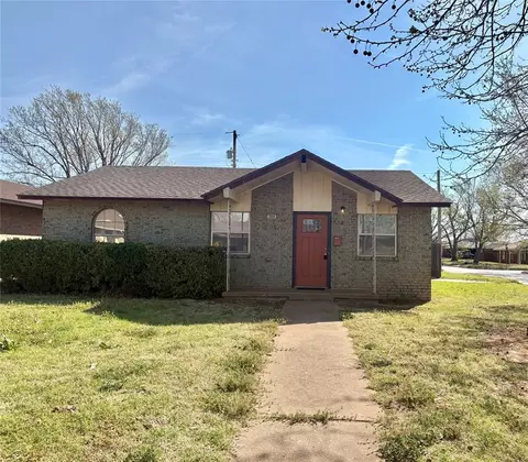 504 N 2nd St, Weatherford, OK 73096