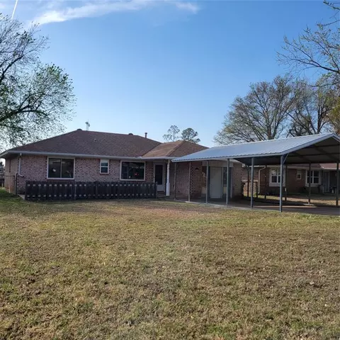 504 Riverview Dr, Noble, OK 73068