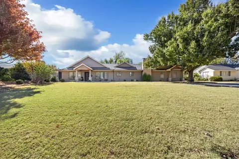 1810 Elmhurst Ave, Nichols Hills, OK 73120