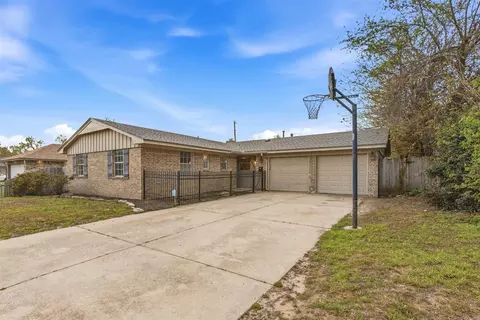 8124 NW 32nd St, Bethany, OK 73008