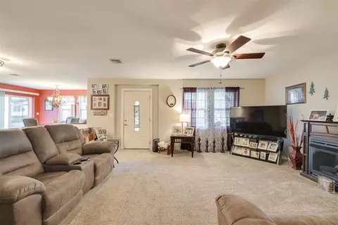 Living - 501 NW 7th St, Checotah, OK 74426 photo 4 of 4