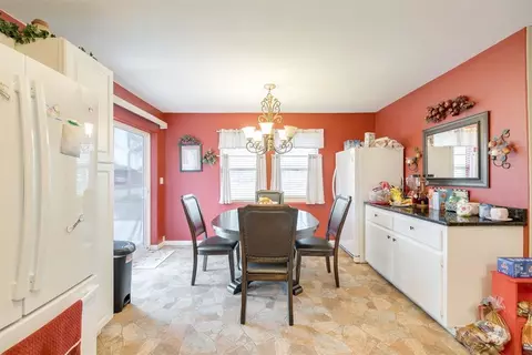 Dining - 501 NW 7th St, Checotah, OK 74426 photo 1 of 2