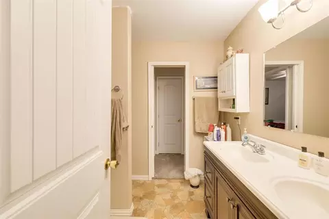 Bath - 501 NW 7th St, Checotah, OK 74426 photo 1 of 6