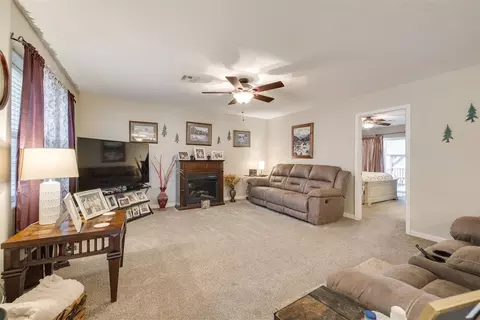 Living - 501 NW 7th St, Checotah, OK 74426 photo 2 of 4