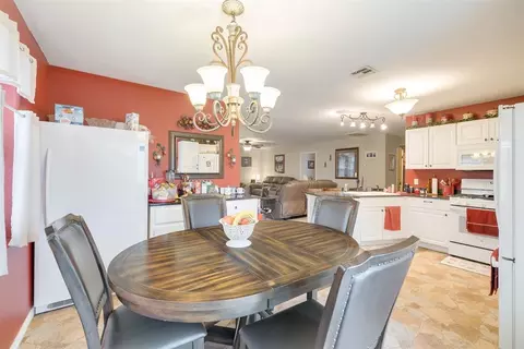 Dining - 501 NW 7th St, Checotah, OK 74426 photo 2 of 2