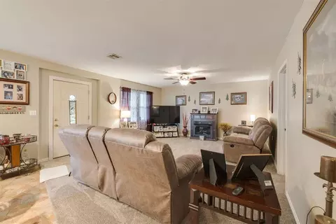 Living - 501 NW 7th St, Checotah, OK 74426 photo 3 of 4