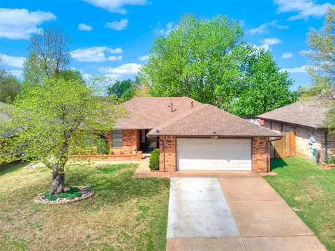 1701 Green Leaf Ln, Edmond, OK 73013