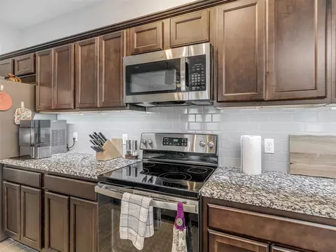 Kitchen - 29261 Spur Cir, Mcloud, OK 74851 photo 4 of 5