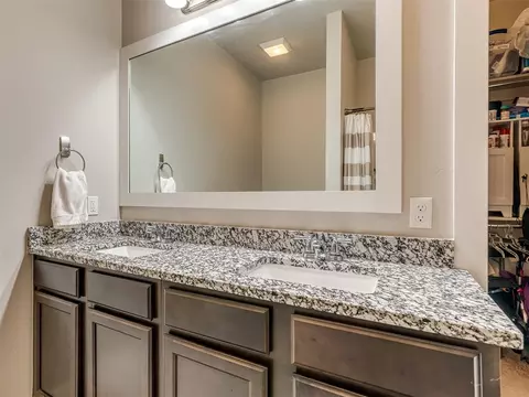 Bath - 29261 Spur Cir, Mcloud, OK 74851 photo 6 of 6