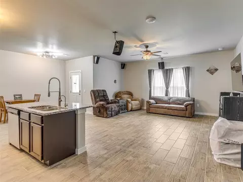 Living - 29261 Spur Cir, Mcloud, OK 74851 photo 1 of 2
