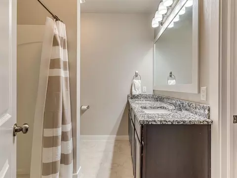 Bath - 29261 Spur Cir, Mcloud, OK 74851 photo 3 of 6