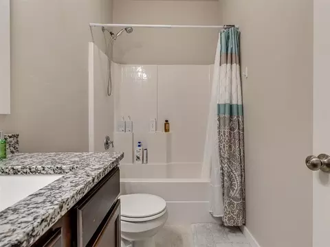 Bath - 29261 Spur Cir, Mcloud, OK 74851 photo 1 of 6