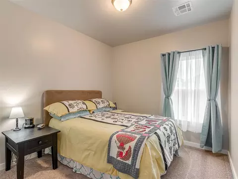 Bedroom - 29261 Spur Cir, Mcloud, OK 74851 photo 4 of 9