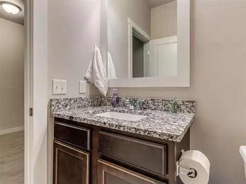 Bath - 29261 Spur Cir, Mcloud, OK 74851 photo 2 of 6