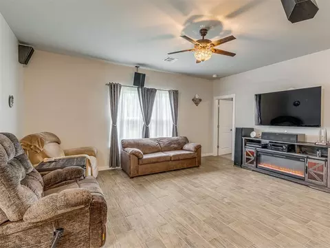 Living - 29261 Spur Cir, Mcloud, OK 74851 photo 2 of 2