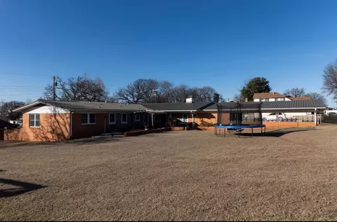 Exterior - 721 E 4th St, Chandler, OK 74834 photo 3 of 3