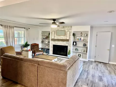 Living - 721 E 4th St, Chandler, OK 74834 photo 3 of 4