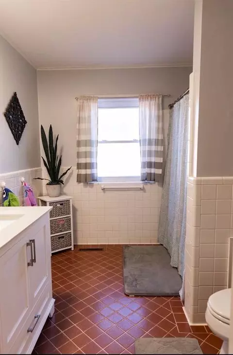 Bath - 721 E 4th St, Chandler, OK 74834 photo 1 of 2