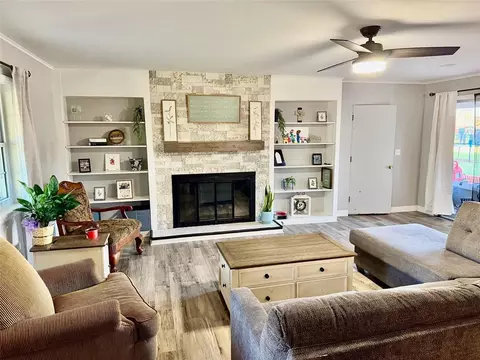 Living - 721 E 4th St, Chandler, OK 74834 photo 2 of 4