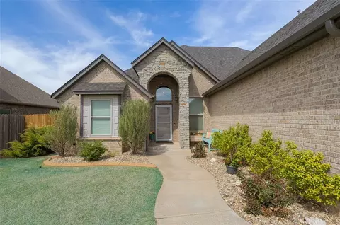 9305 NW 80th St, Yukon, OK 73099