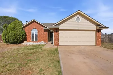 2932 Laurel Cir, Altus, OK 73521