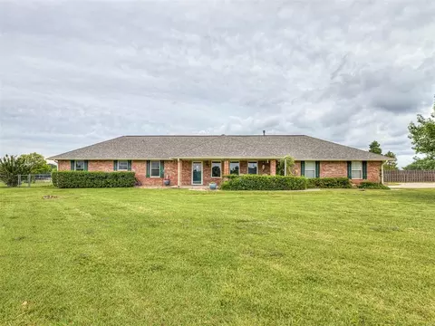 975 Garden Rd, Tuttle, OK 73089