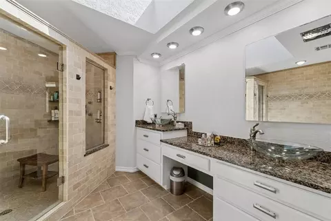 Bath - 4412 Brookfield Dr, Norman, OK 73072 photo 3 of 6