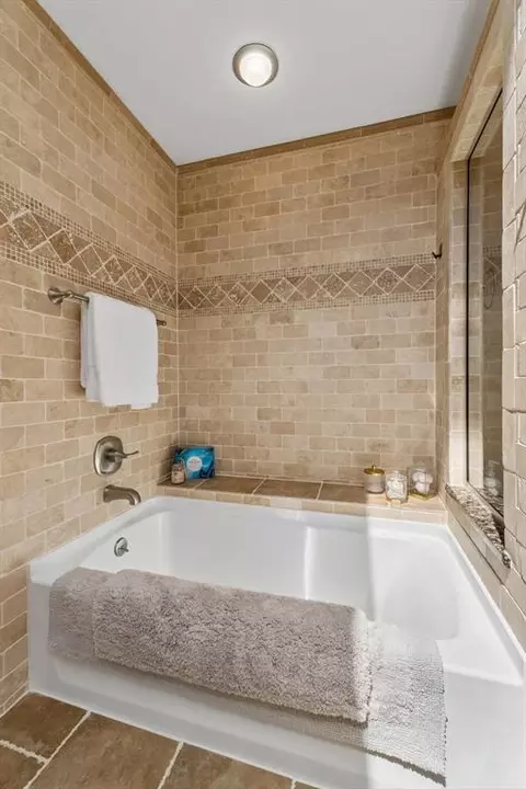 Bath - 4412 Brookfield Dr, Norman, OK 73072 photo 4 of 6