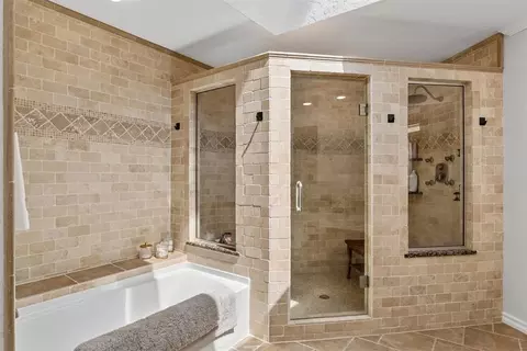 Bath - 4412 Brookfield Dr, Norman, OK 73072 photo 2 of 6