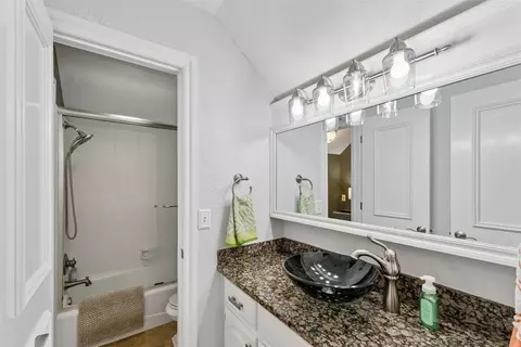 Bath - 4412 Brookfield Dr, Norman, OK 73072 photo 5 of 6