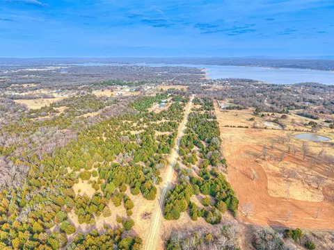 21 Emberlyn Ln, Eufaula, OK 74432