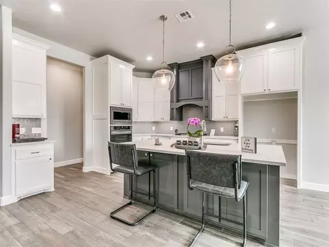 Kitchen - 1124 Colonial Ave, Tuttle, OK 73089 photo 4 of 4