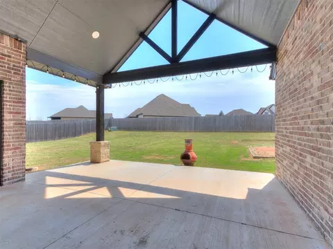 Exterior - 1124 Colonial Ave, Tuttle, OK 73089 photo 5 of 5