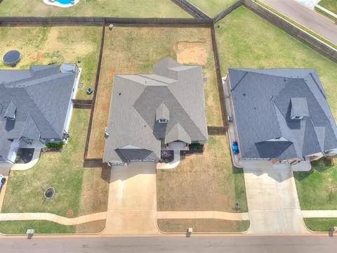 View/Area - 1124 Colonial Ave, Tuttle, OK 73089 photo 1 of 6