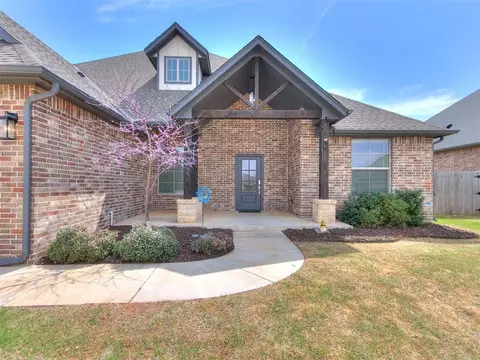1124 Colonial Ave, Tuttle, OK 73089