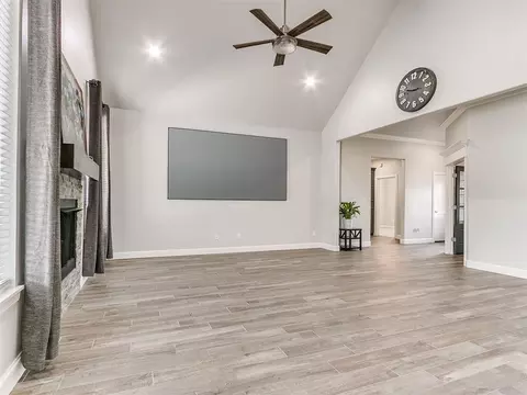Living - 1124 Colonial Ave, Tuttle, OK 73089 photo 2 of 3